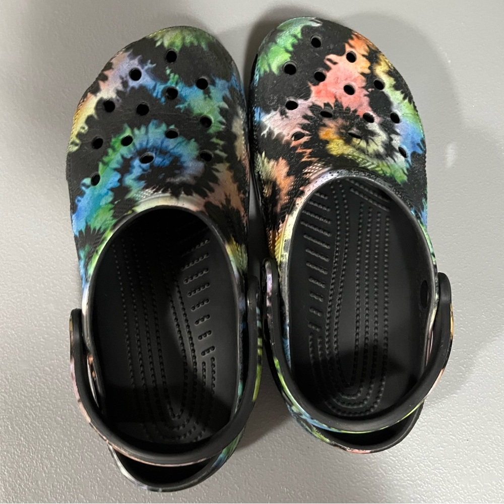 Crocs Size 6 - Picture 2 of 4